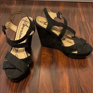Black open toed wedges